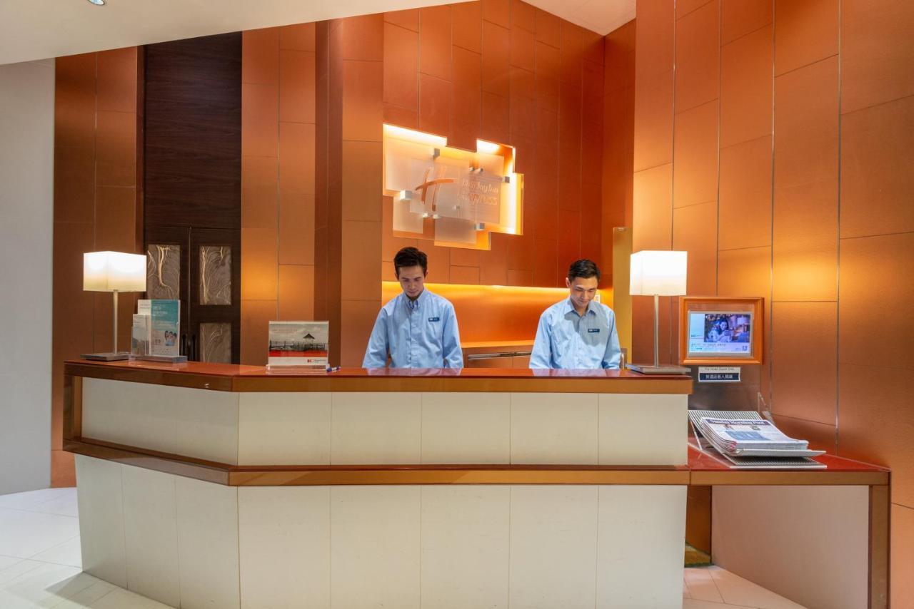 Holiday Inn Express Hong Kong Soho, An Ihg Hotel Экстерьер фото